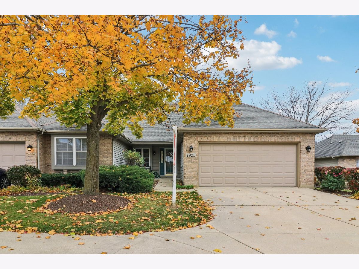  For Sale Aurora Illinois, 1923 Schomer Court