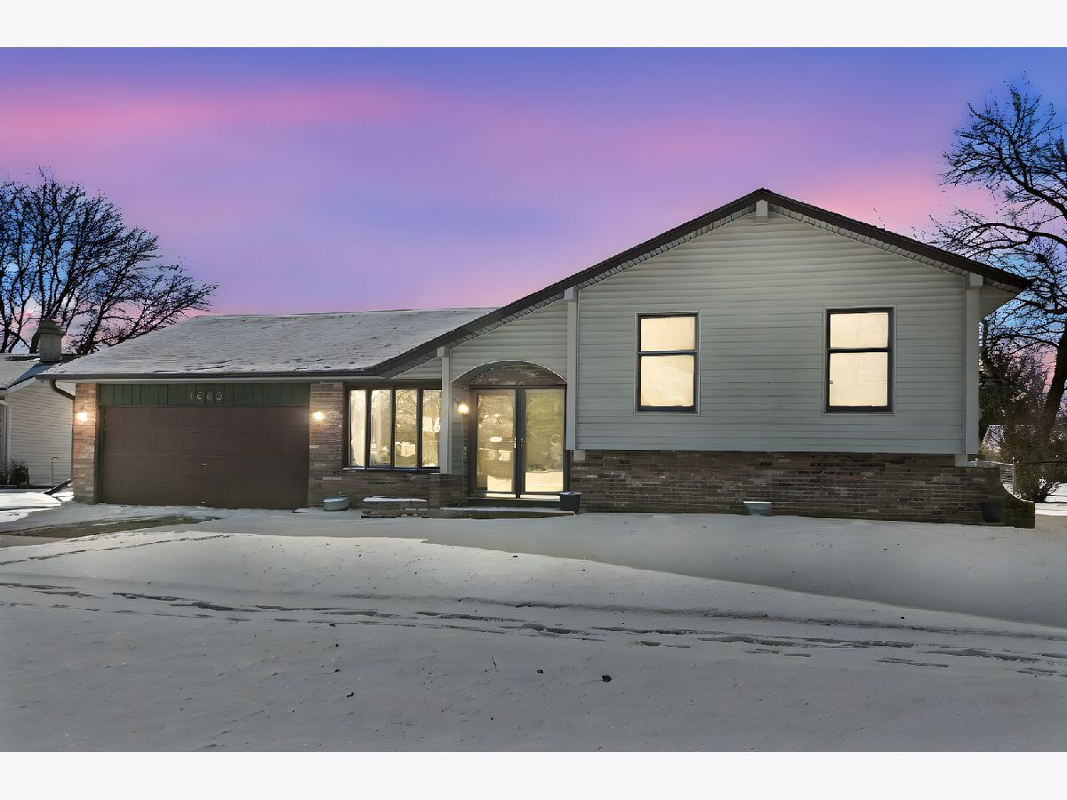  For Sale Elgin Illinois, 1345 Madlock Court