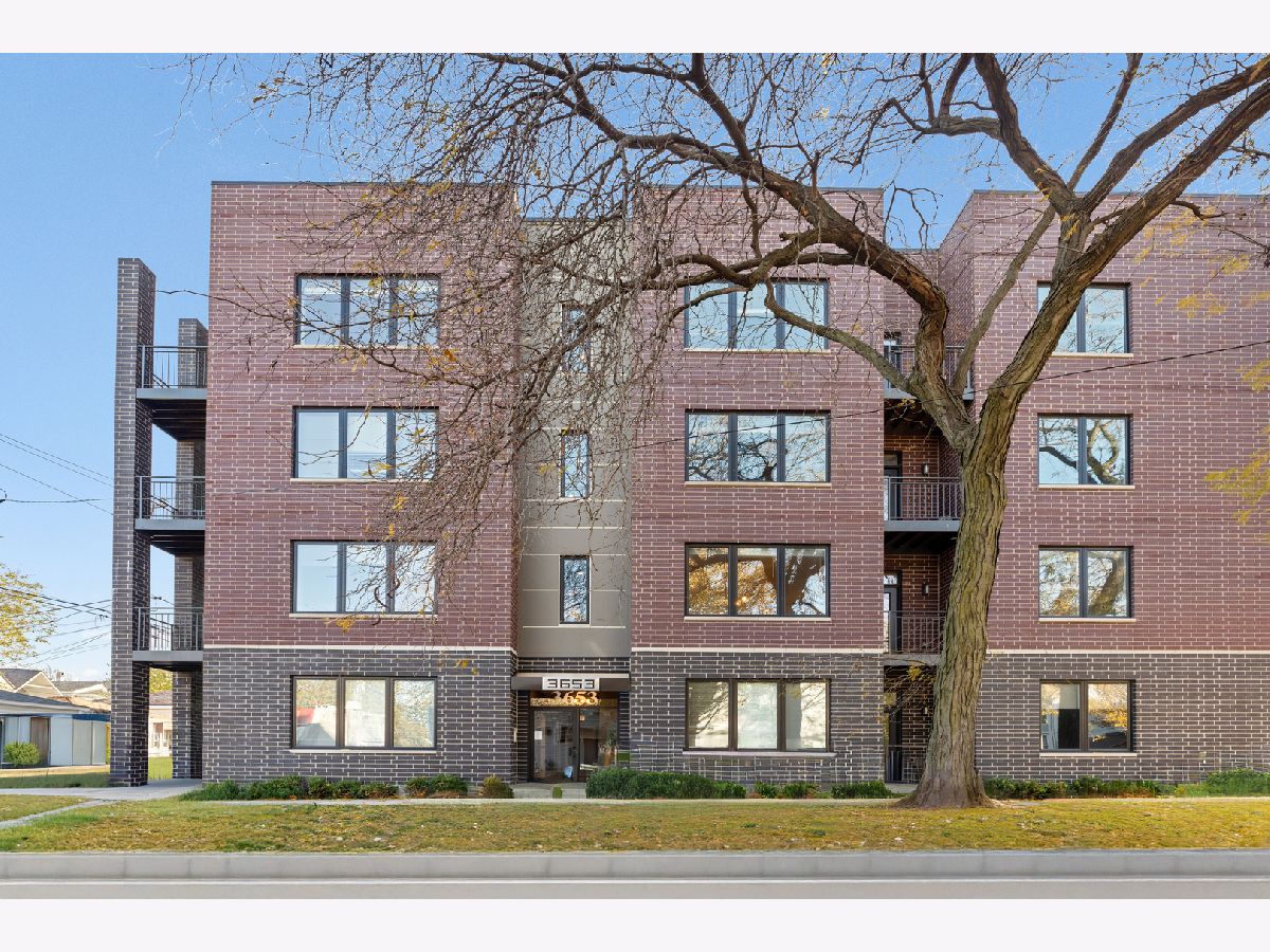 For Sale Chicago Illinois, 3653 Barry Avenue