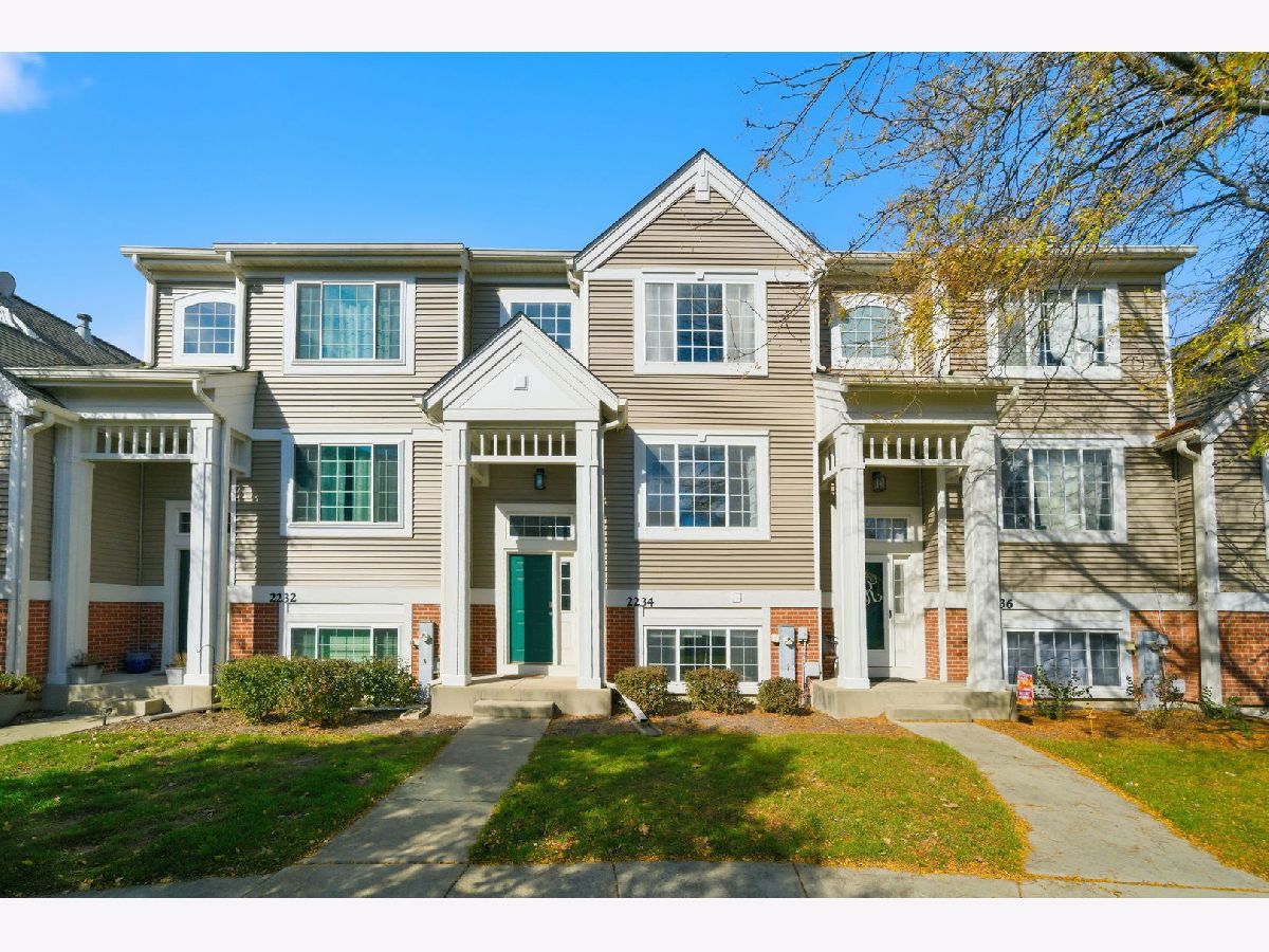 Townhomes & Condos For Sale Ogden Pointe At The Wheatlands Aurora Illinois, 2234 Daybreak Drive