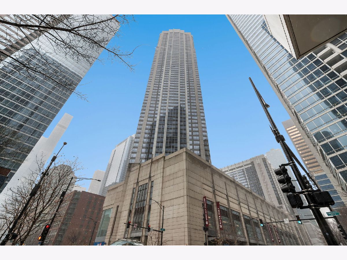  For Sale Chicago Illinois, 512 Mcclurg Court