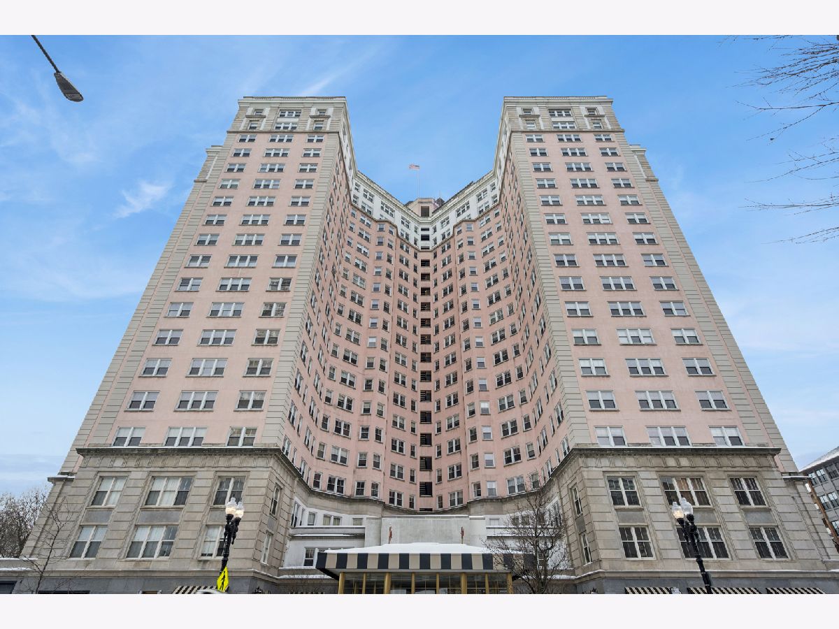  For Sale Chicago Illinois, 5555 Sheridan Road