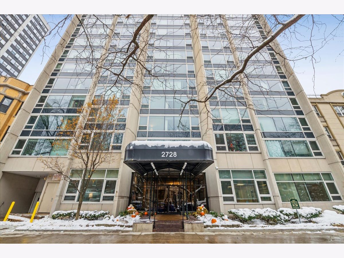  For Sale Chicago Illinois, 2728 Hampden Court