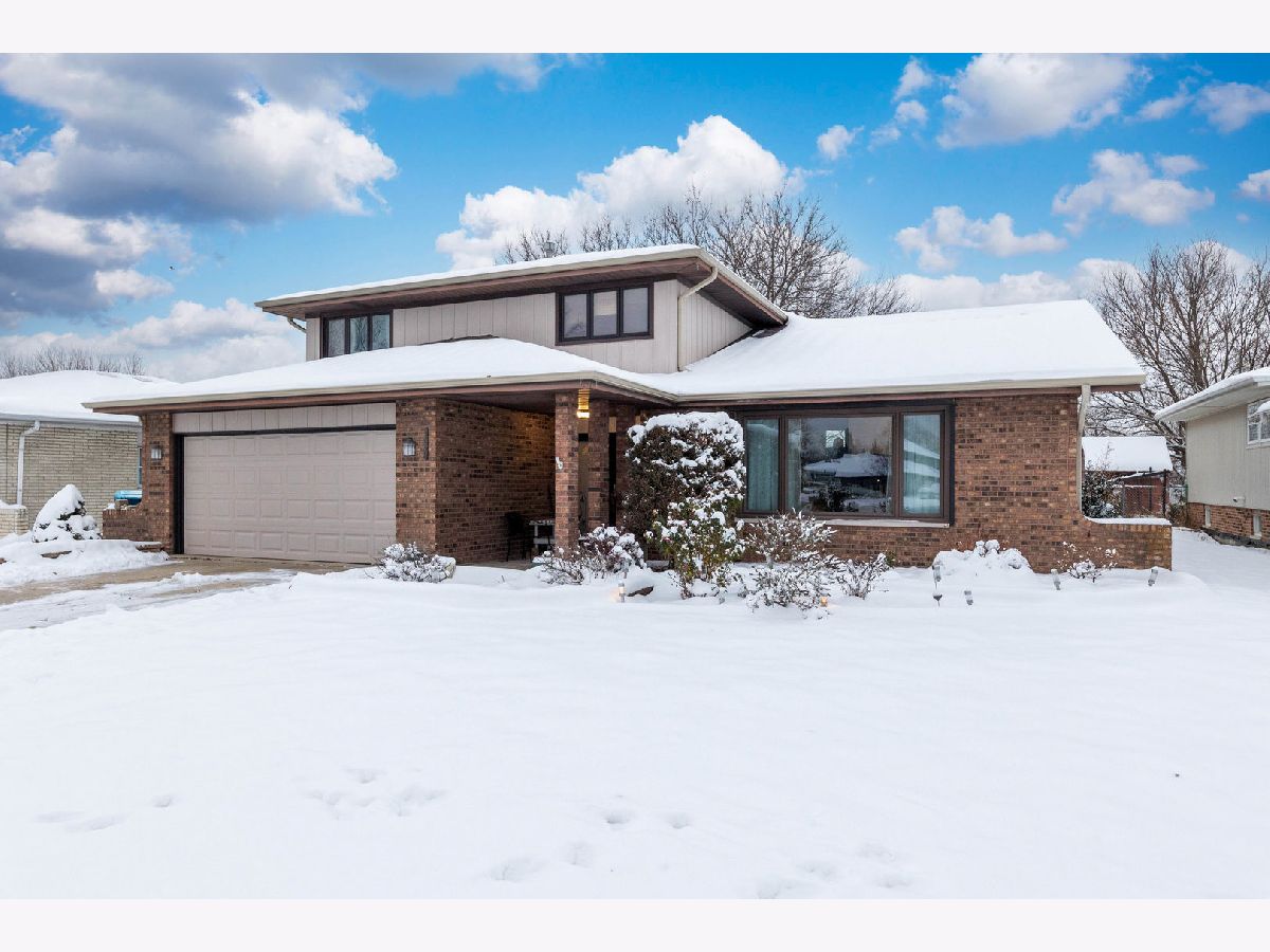  For Sale Palos Hills Illinois, 8058 Circle Drive