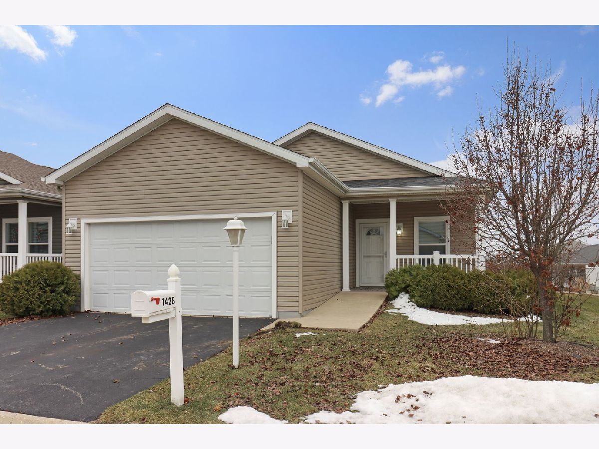  For Sale Grayslake Illinois, 1428 Equestrian Drive