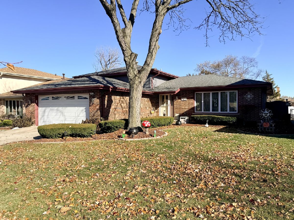  For Sale Oak Forest Illinois, 15813 Jon Road