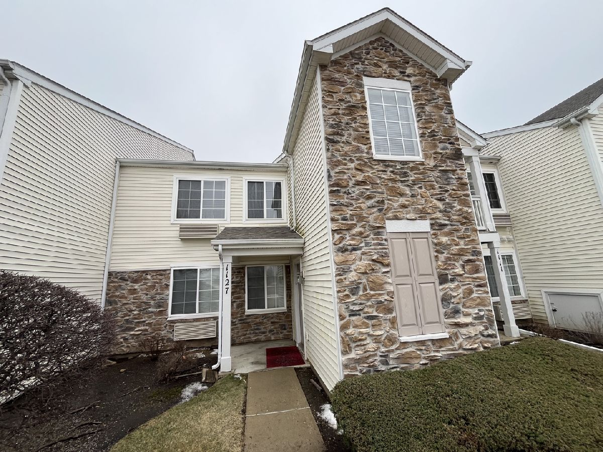 Townhomes & Condos For Rent Silverstone Lake Carpentersville Illinois, 1127 Silverstone