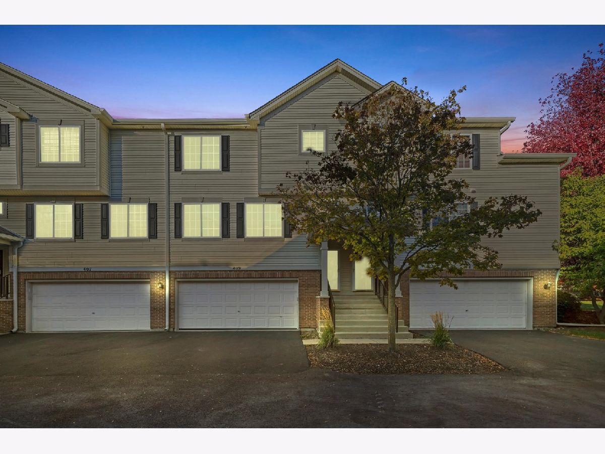 Townhomes & Condos & Homes For Sale Timber Trails Gilberts Illinois, 409 Evergreen Circle