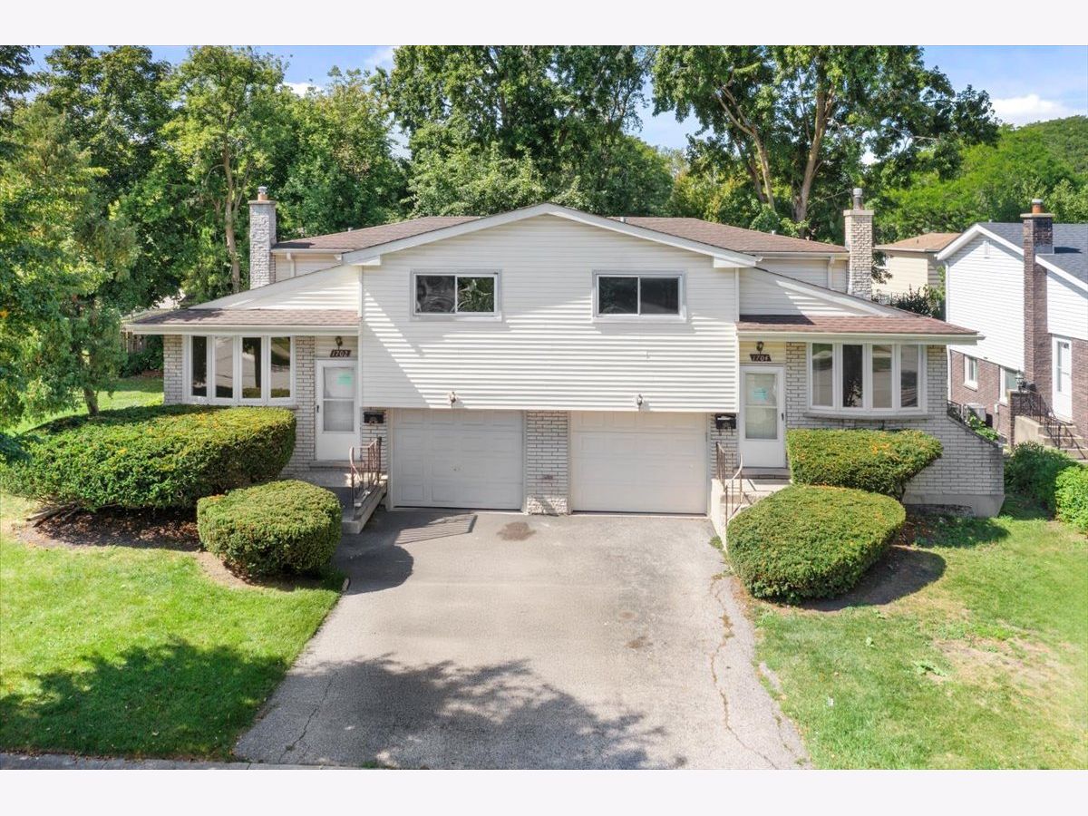  Rented Arlington Heights Illinois, 1702 Drury