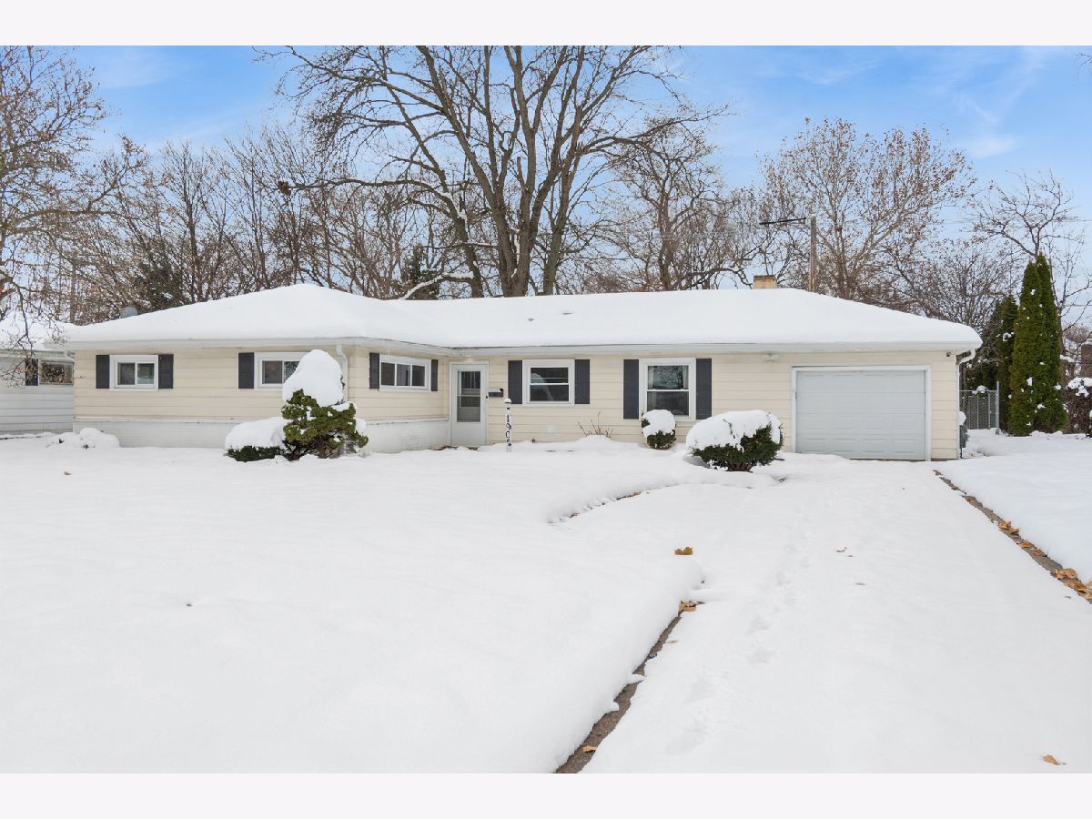  For Rent Wheaton Illinois, 1902 Washington