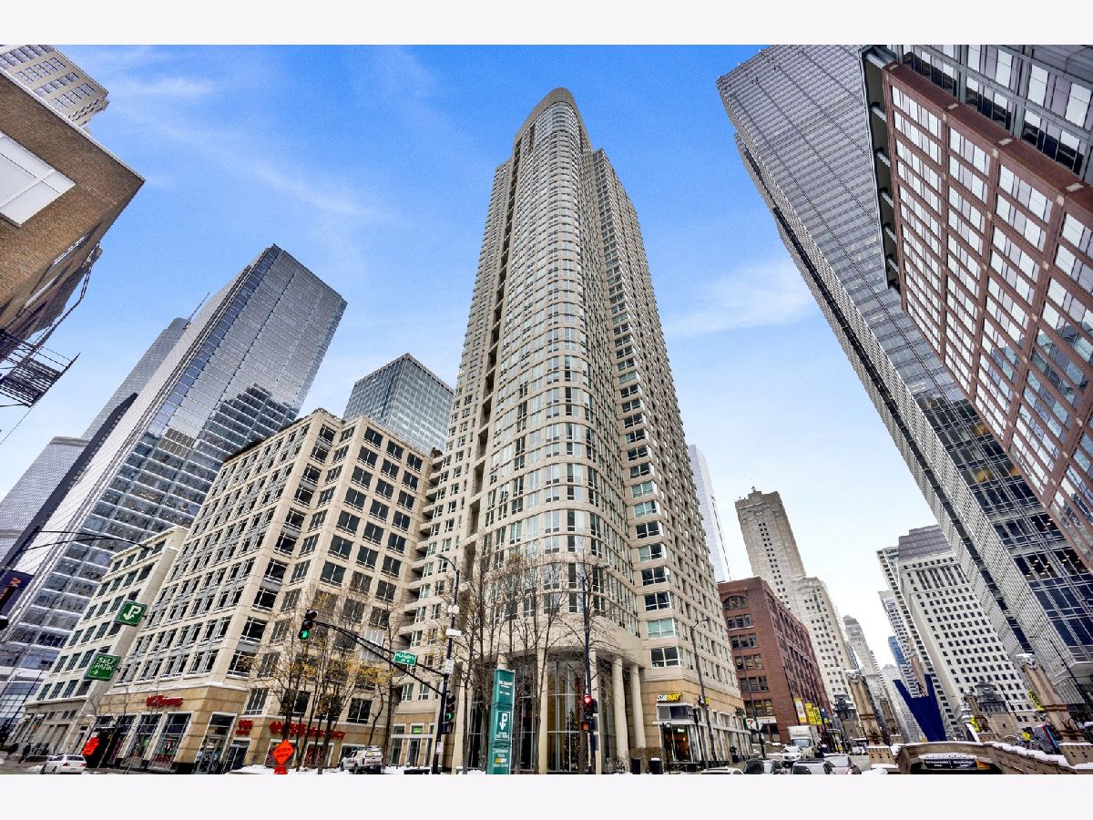  For Sale Chicago Illinois, 345 Lasalle Drive