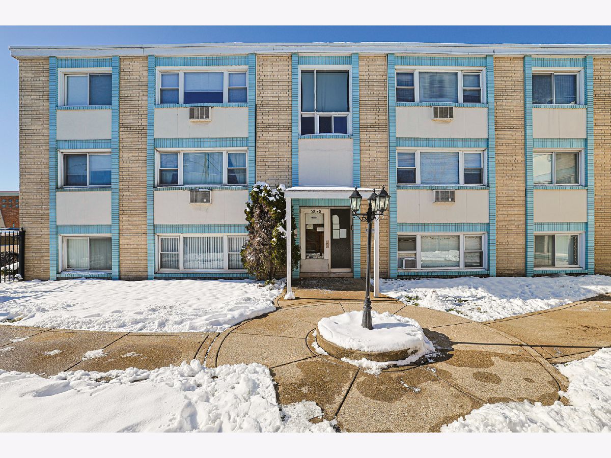  For Sale Berwyn Illinois, 6850 Cermak Road