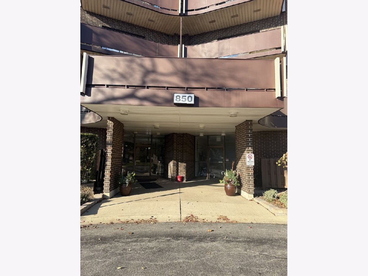  For Sale Elk Grove Village Illinois, 850 Wellington Avenue