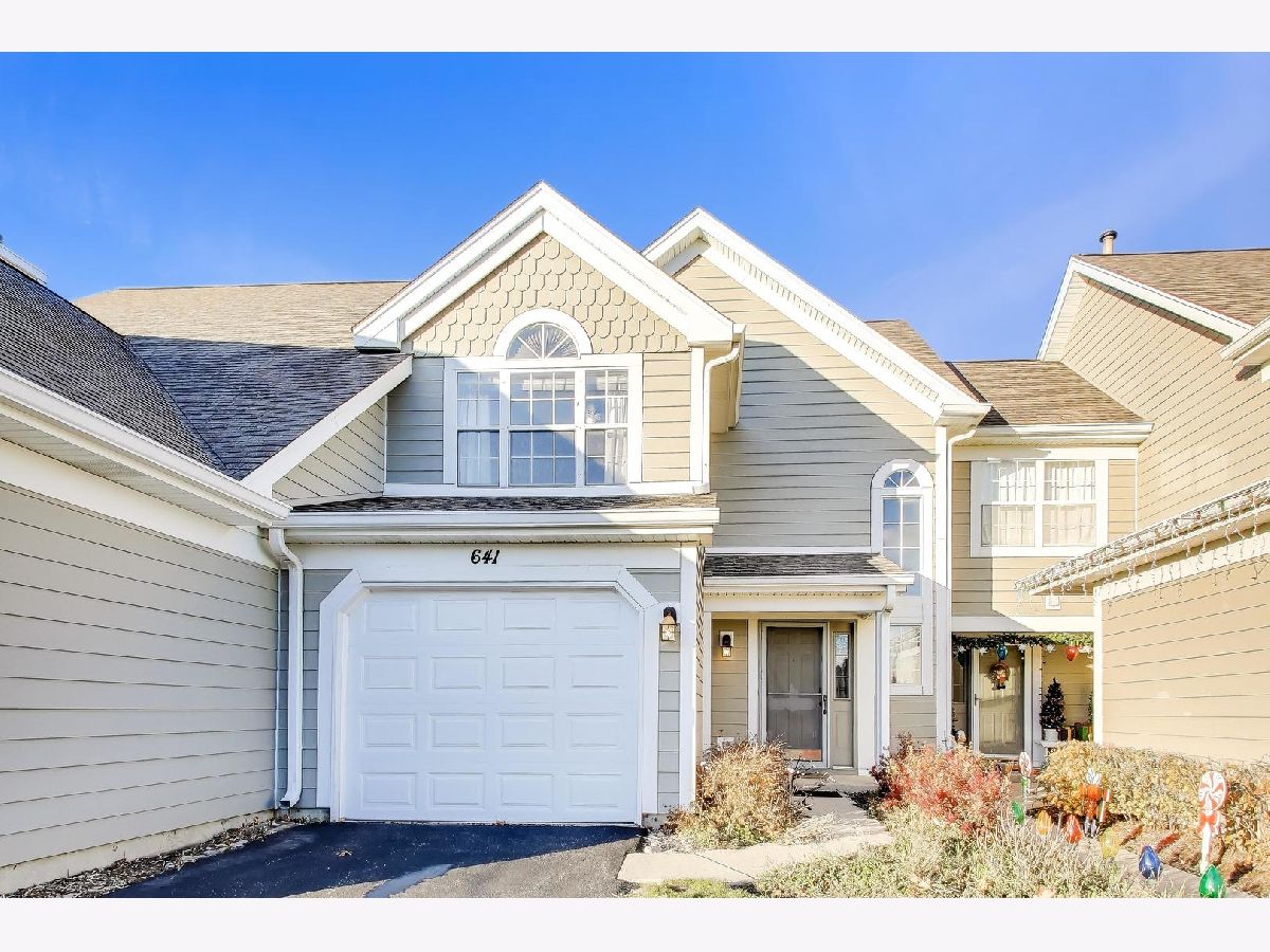  For Sale Carol Stream Illinois, 641 Kingsbridge Drive