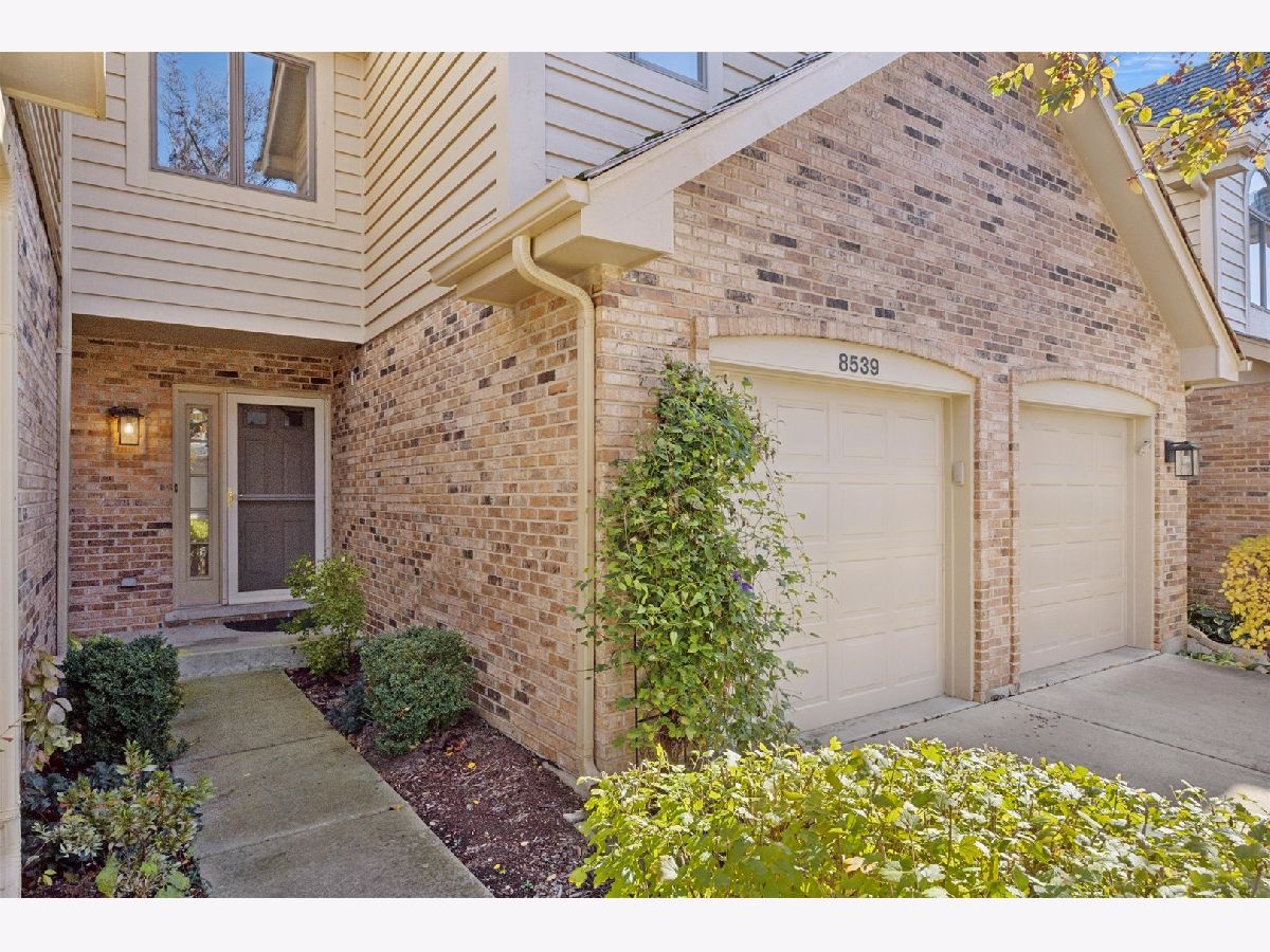  For Sale Darien Illinois, 8539 Thistlewood Court