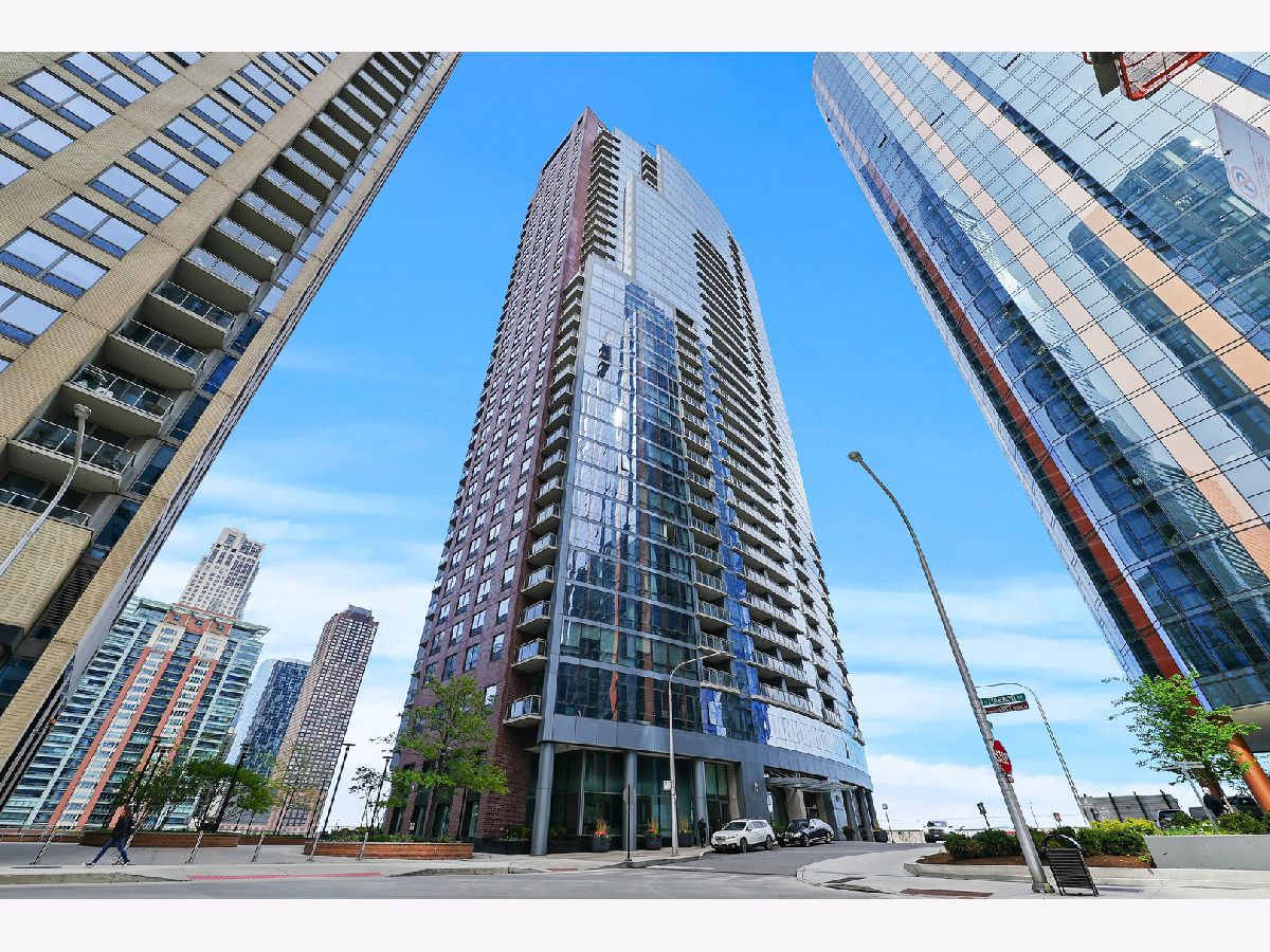  For Sale Chicago Illinois, 450 Waterside Drive