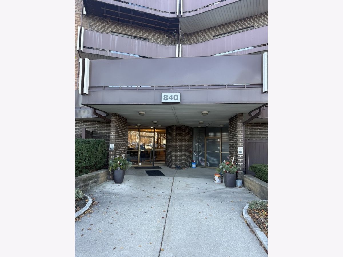  For Sale Elk Grove Village Illinois, 840 Wellington Avenue