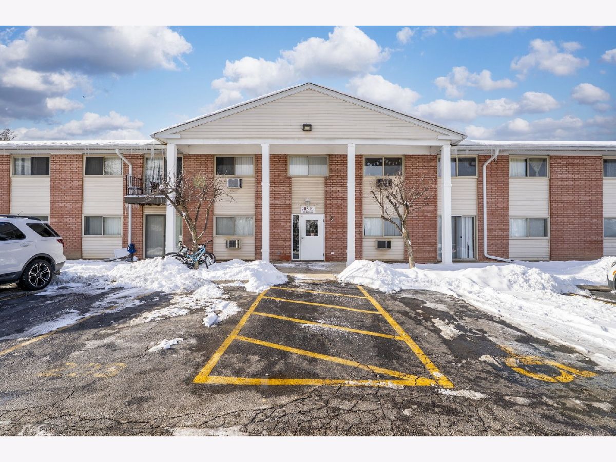 Condominiums For Sale Emerald Hills Glendale Heights Illinois, 703 Fullerton Avenue