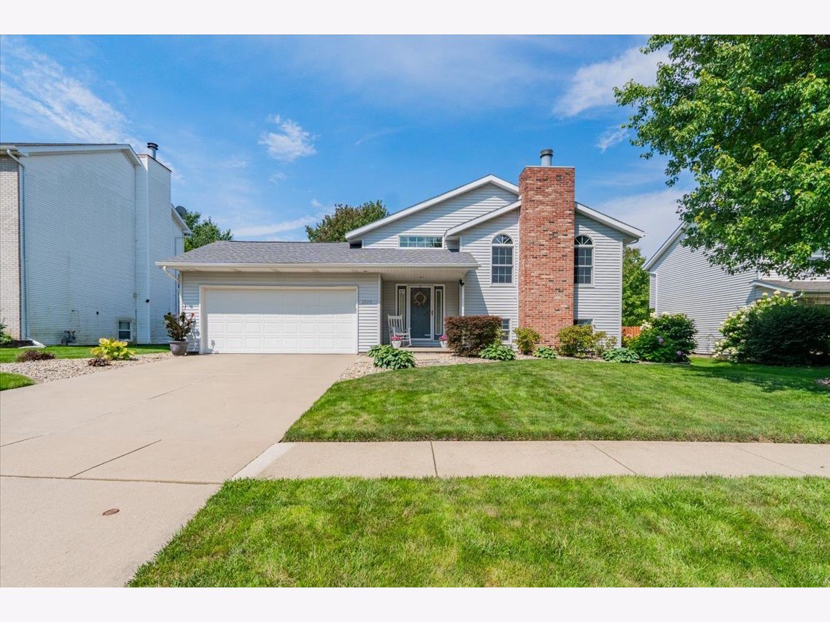 Homes & Condos & Townhomes For Sale Rollingbrook S. Bloomington Illinois, 1509 Beckenham Drive