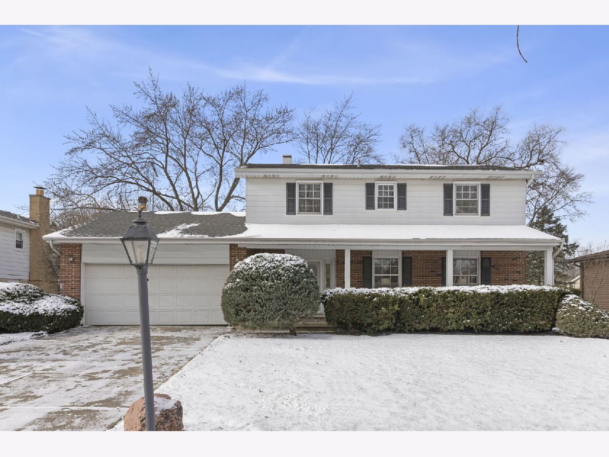 Homes & Townhomes & Condos For Sale Briarcliffe Wheaton Illinois, 1970 Sheffield Lane