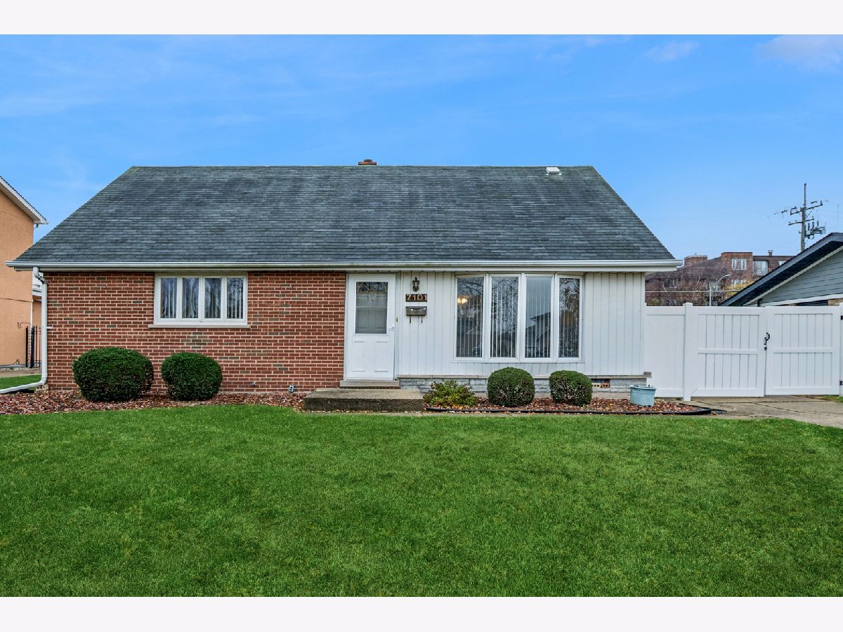  For Sale Bridgeview Illinois, 7101 Stanford Drive