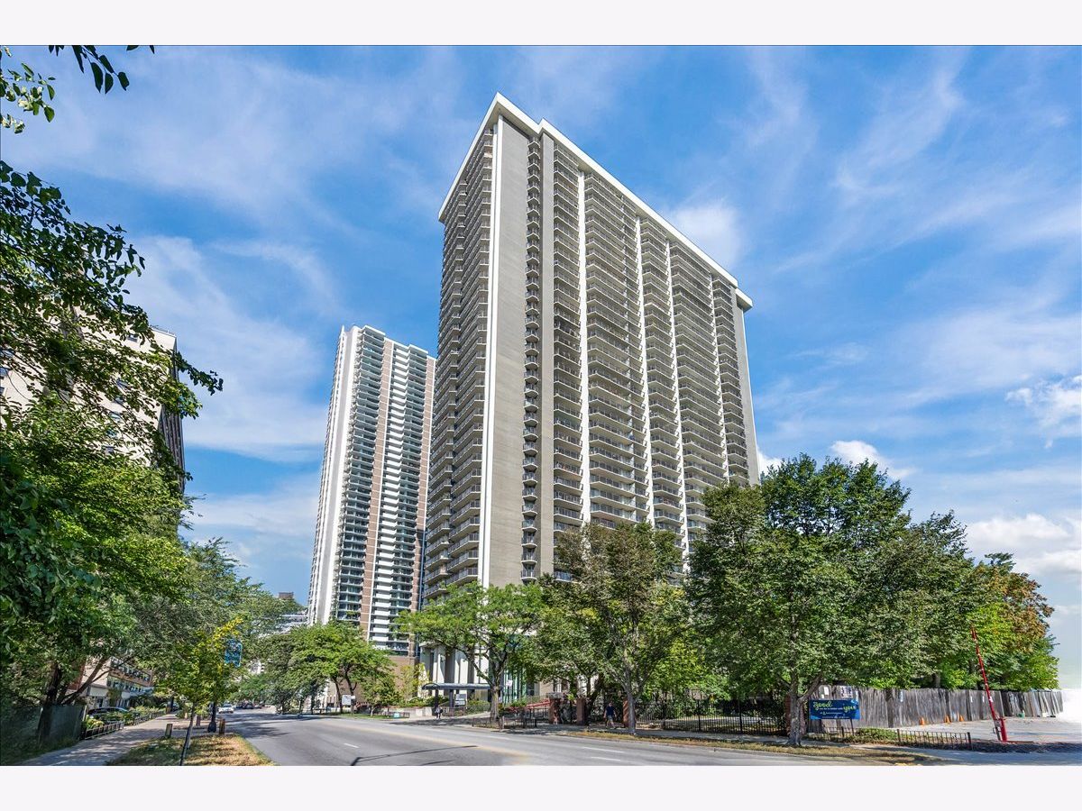  For Sale Chicago Illinois, 6007 Sheridan Road