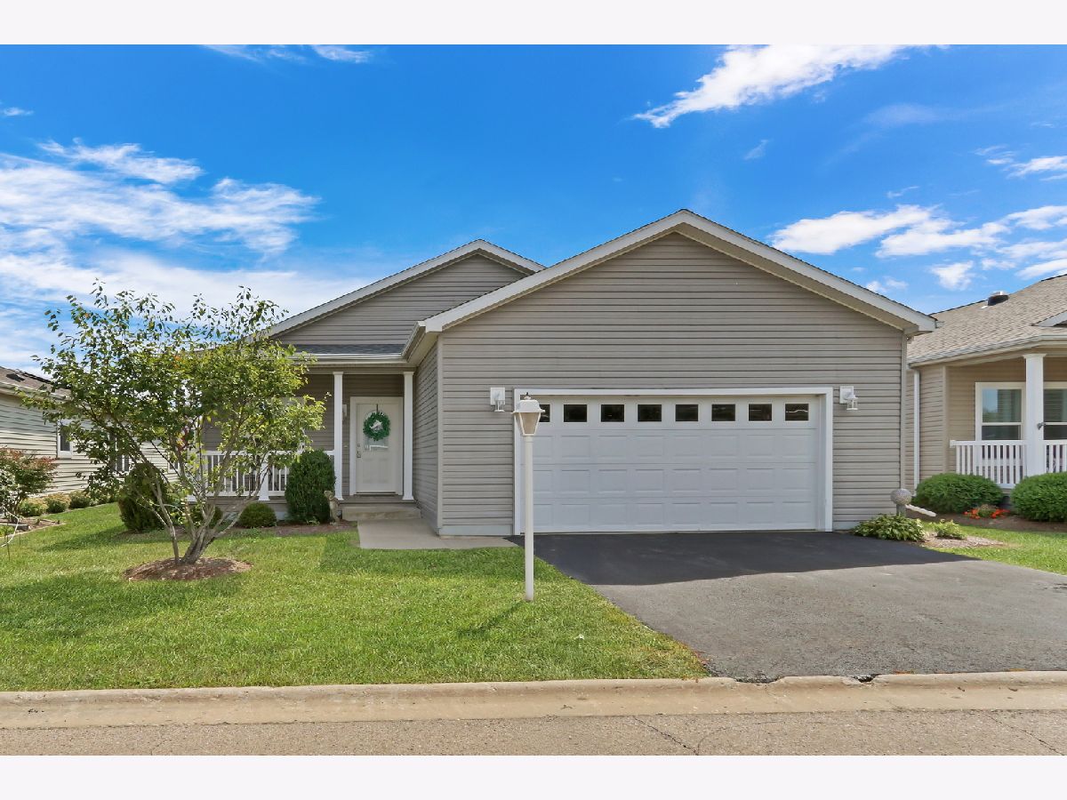  For Sale Grayslake Illinois, 305 Legacy Court