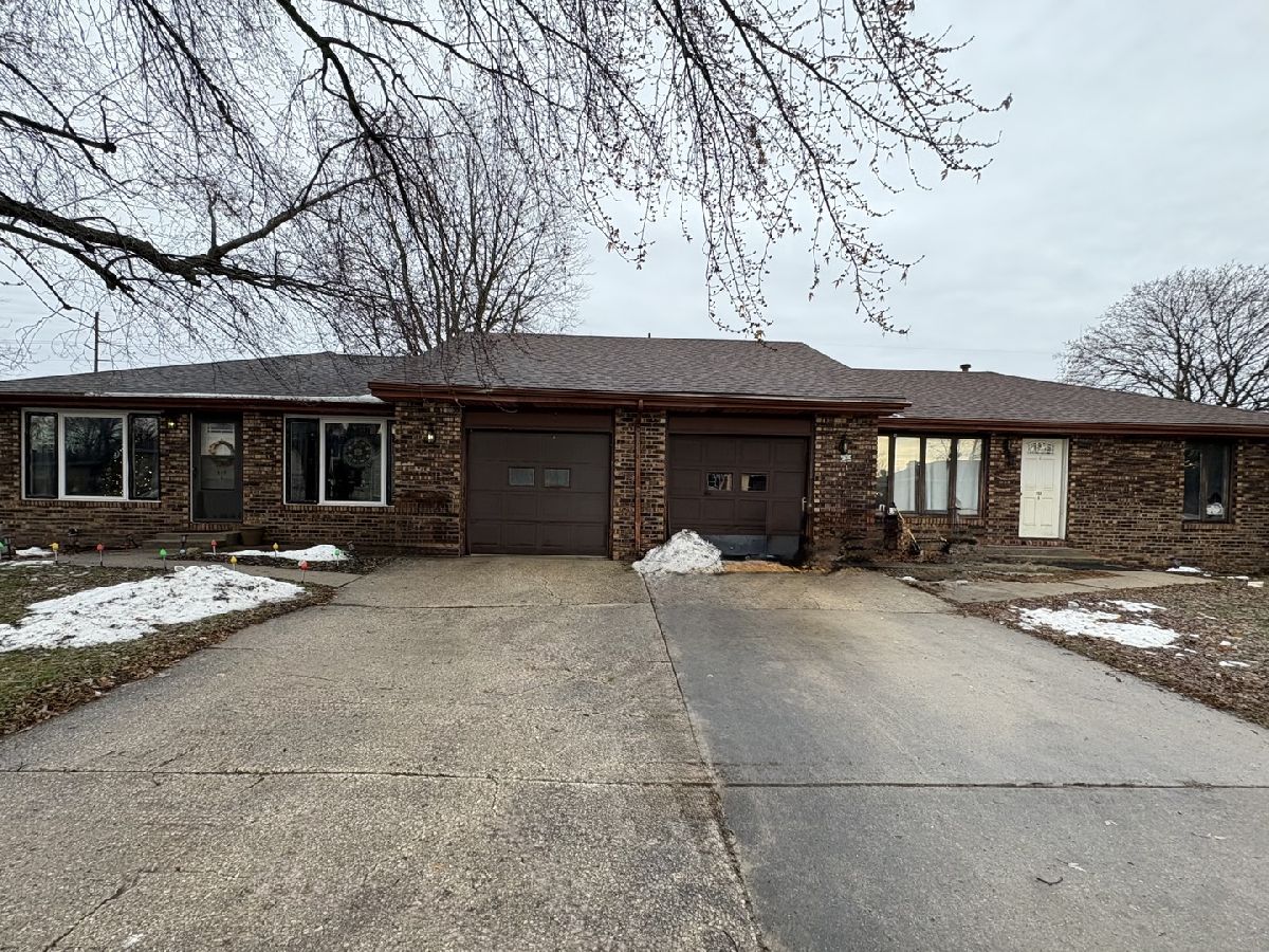  For Sale Rochelle Illinois, 909 Carlisle Drive