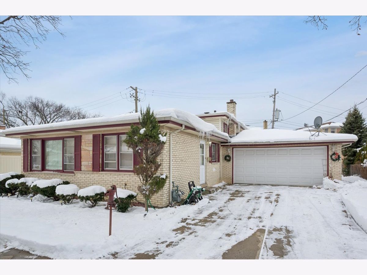  For Sale Niles Illinois, 8516 Ozanam Avenue