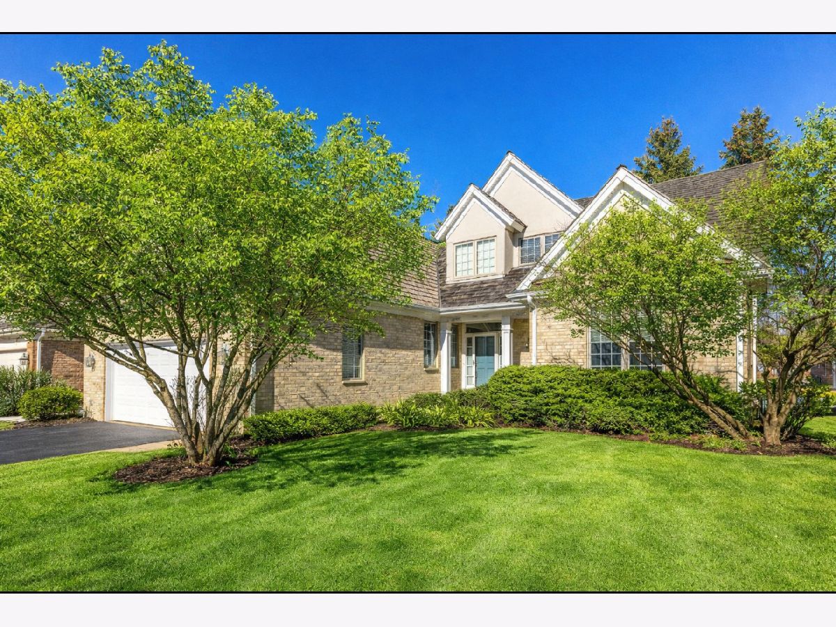 Townhomes & Condos & Homes For Sale Heatherfield Glenview Illinois, 1819 Dunhill Circle