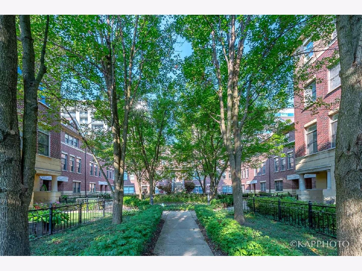 Townhomes & Condos For Sale Commonwealth Chicago Illinois, 1942 Prairie Avenue