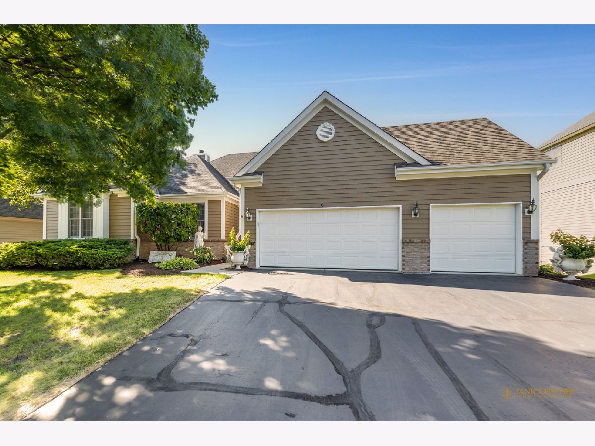  For Sale Lake In The Hills Illinois, 6 Sherwood Court