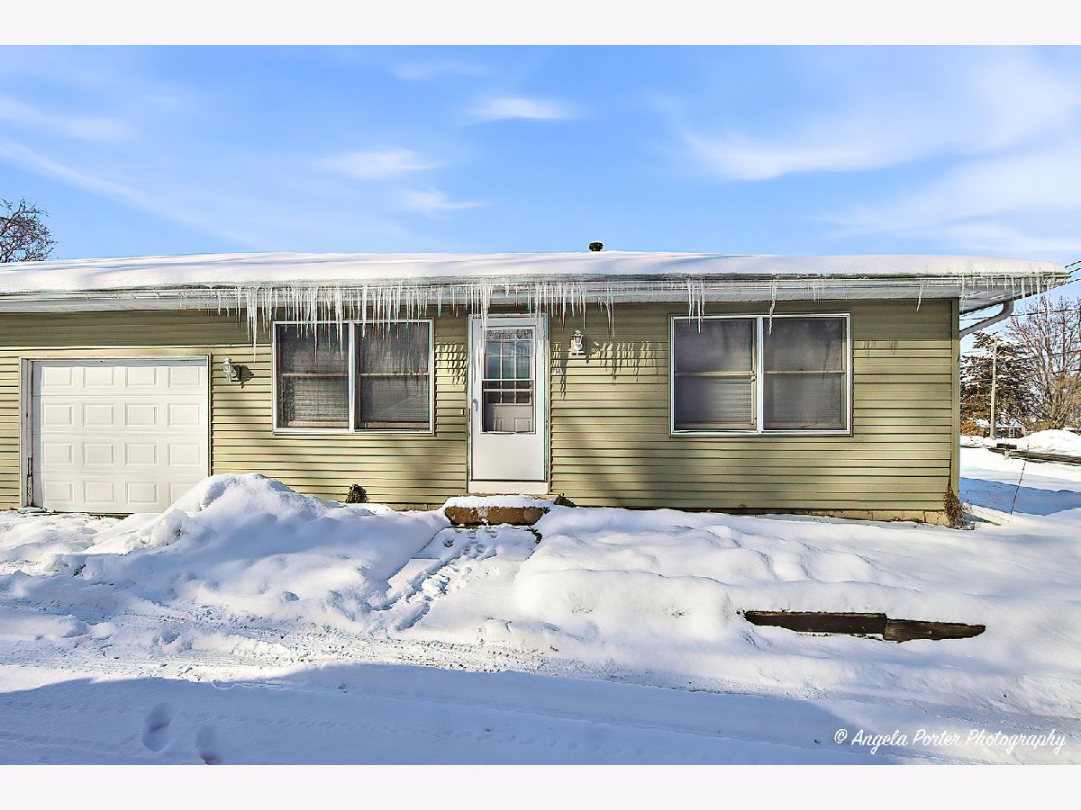  Rented Woodstock Illinois, 829 Washington