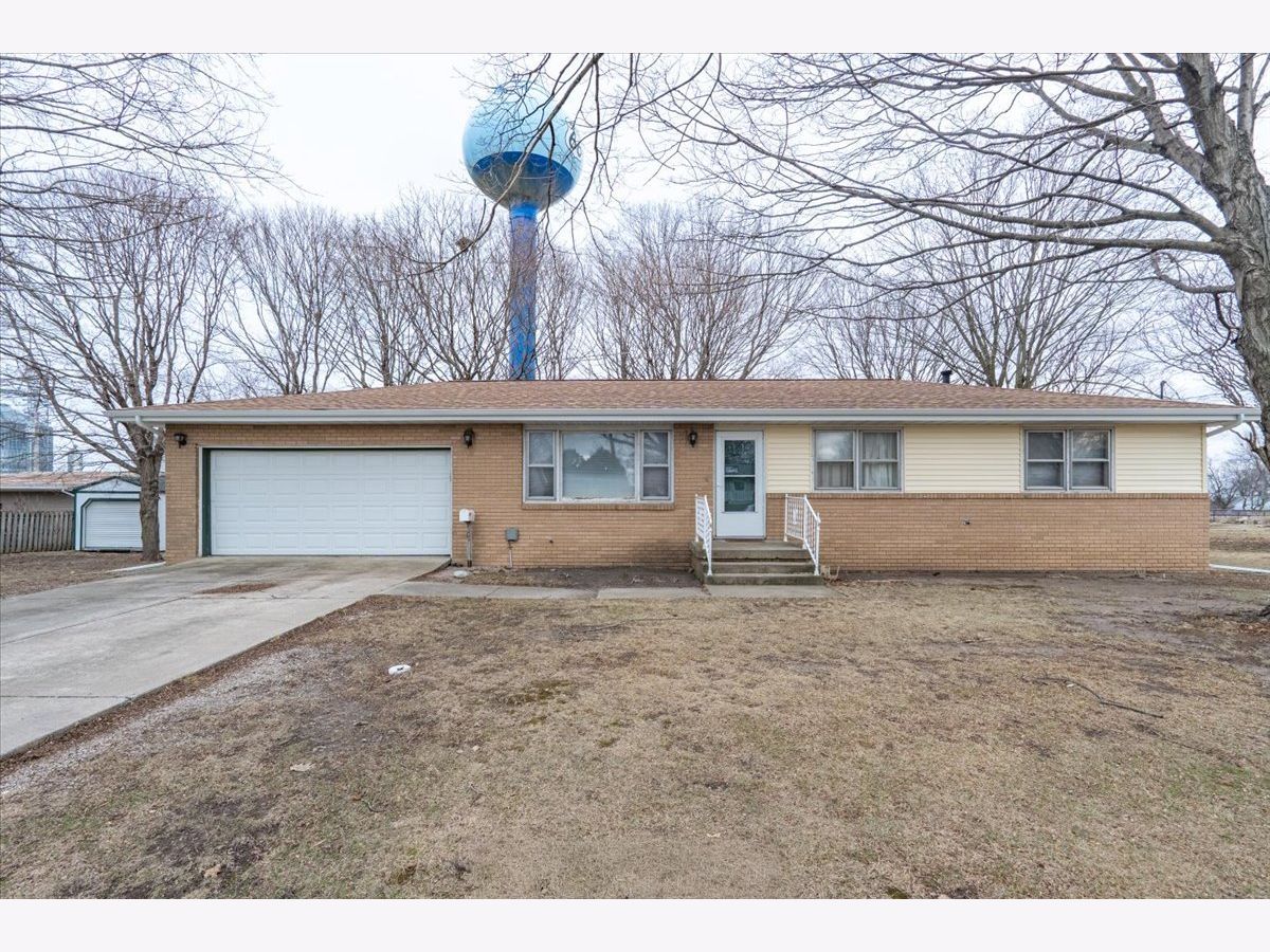  For Sale Mclean Illinois, 304 Main Street