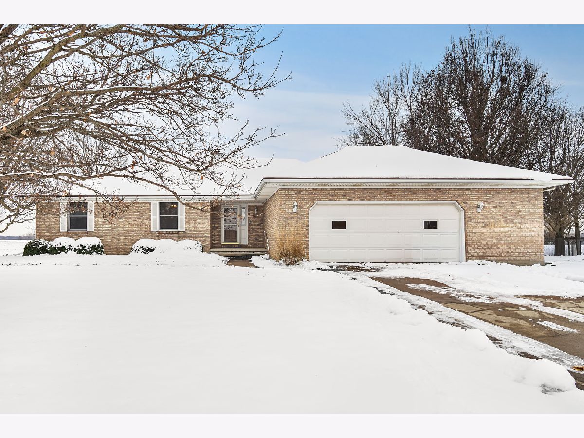  For Sale El Paso Illinois, 582 Fairway Drive