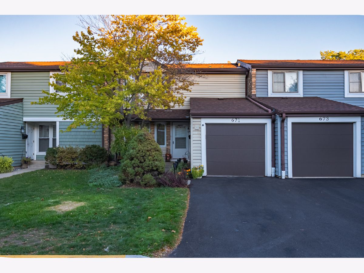  For Sale Wheeling Illinois, 671 Cedarwood Court