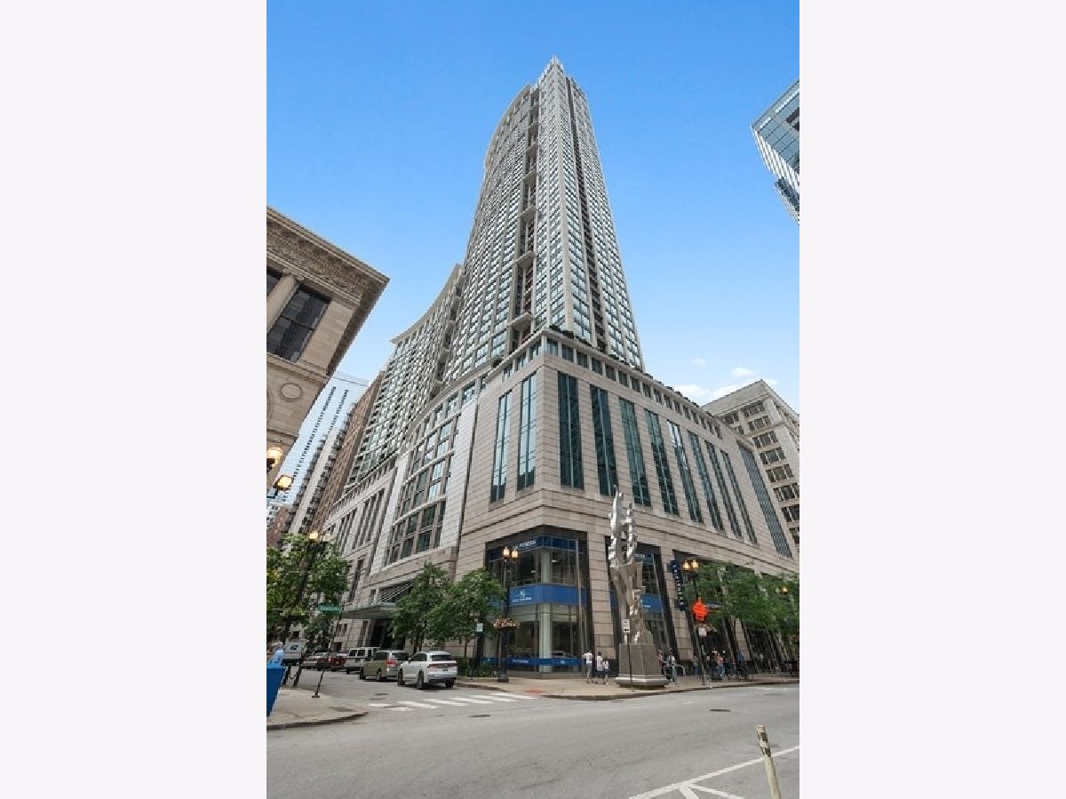  For Sale Chicago Illinois, 130 Garland Court