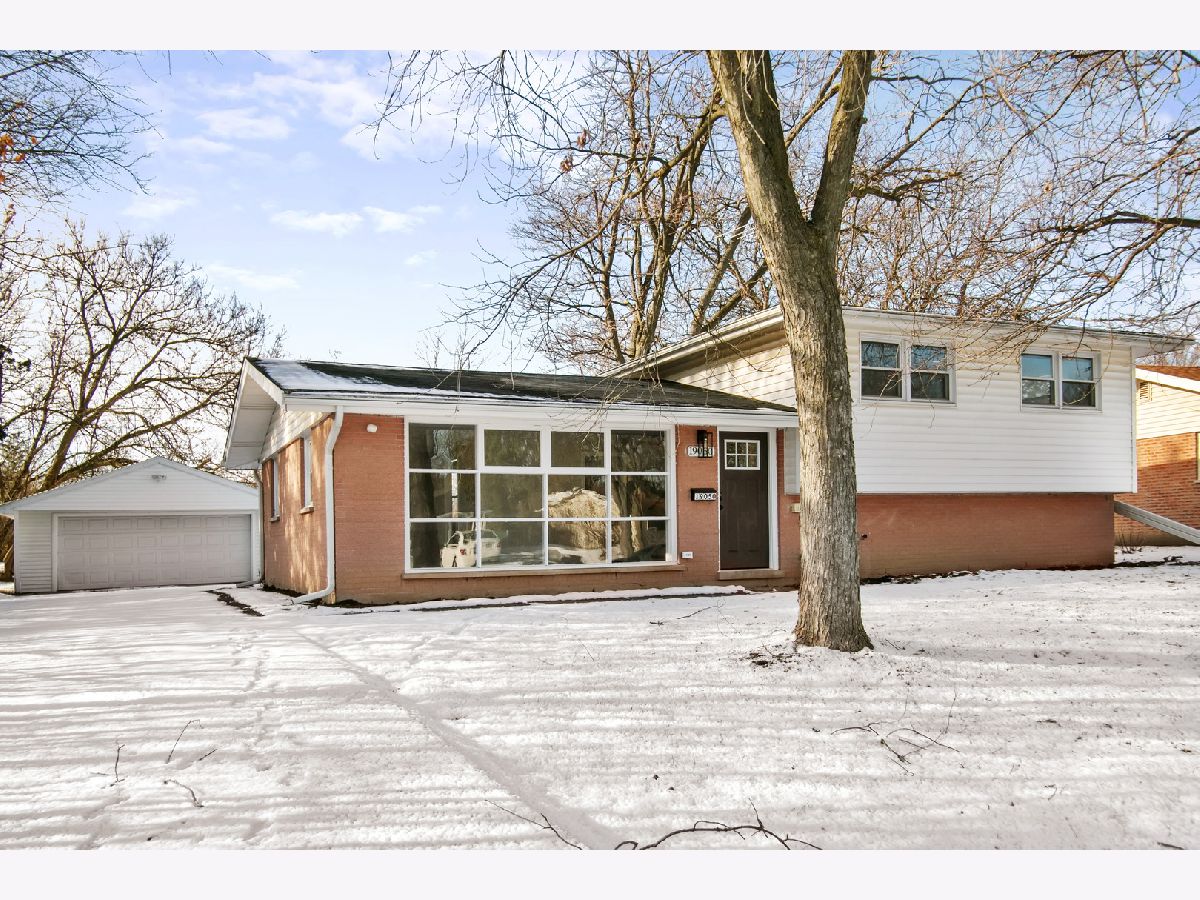  For Sale Country Club Hills Illinois, 19050 John Avenue