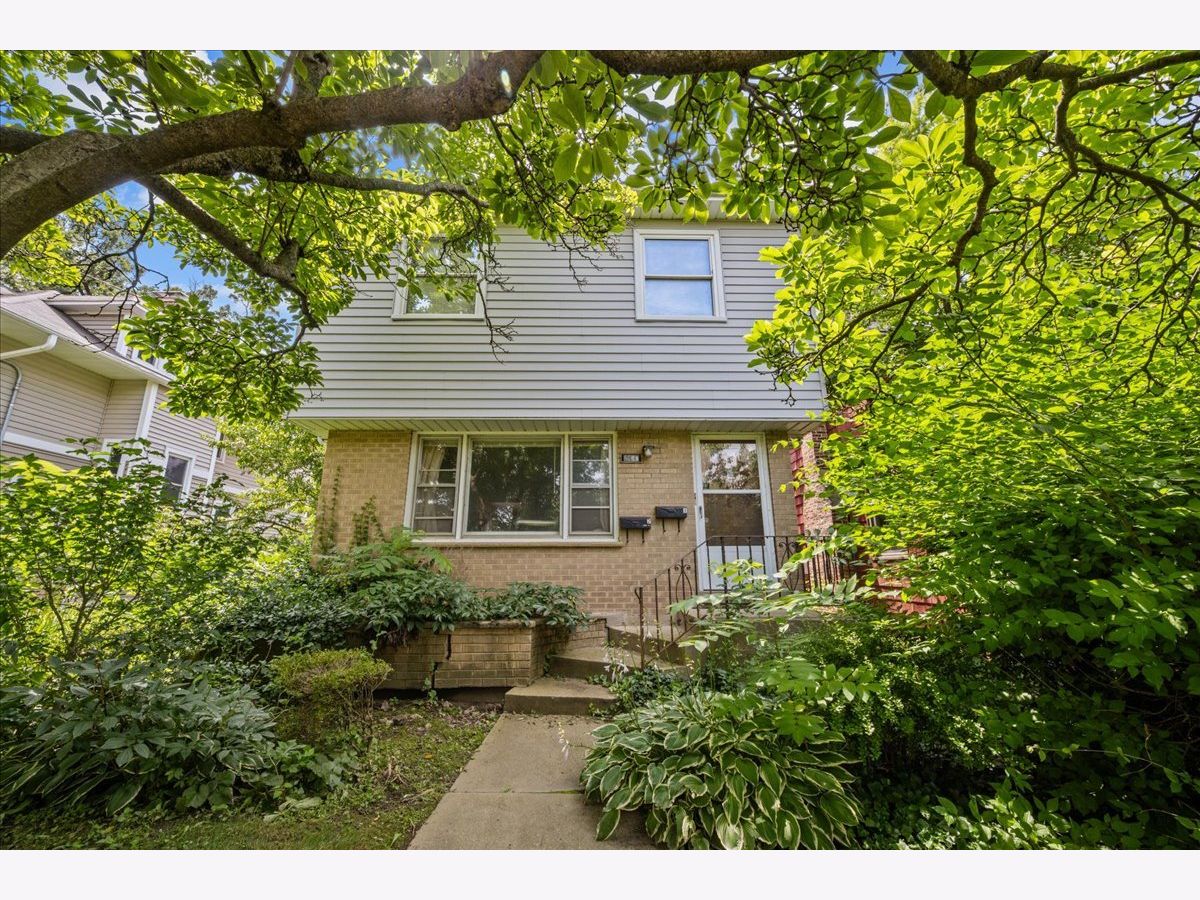  Rented Highland Park Illinois, 2490 Green Bay