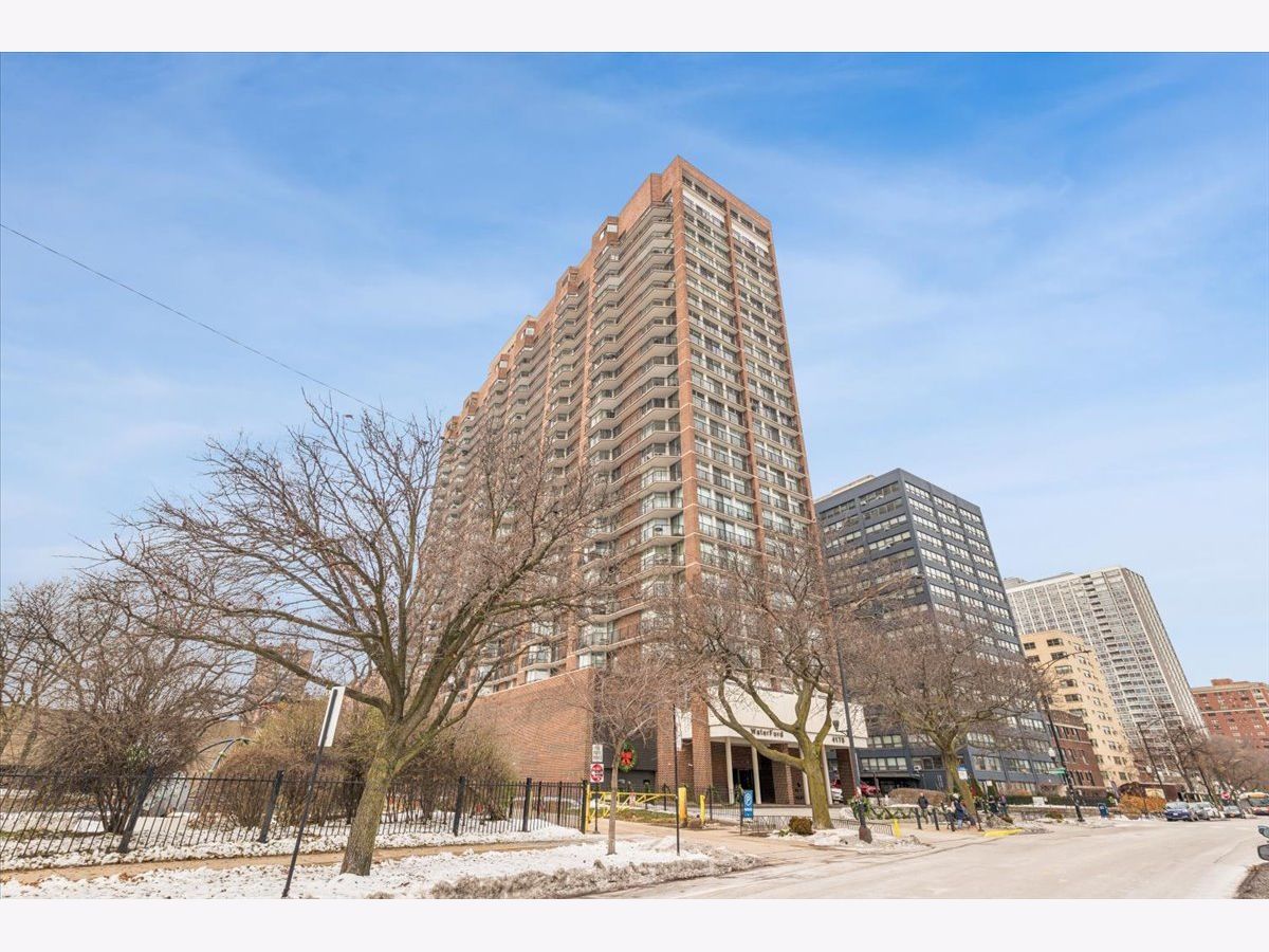Condominiums Rented The Waterford Chicago Illinois, 4170 Marine