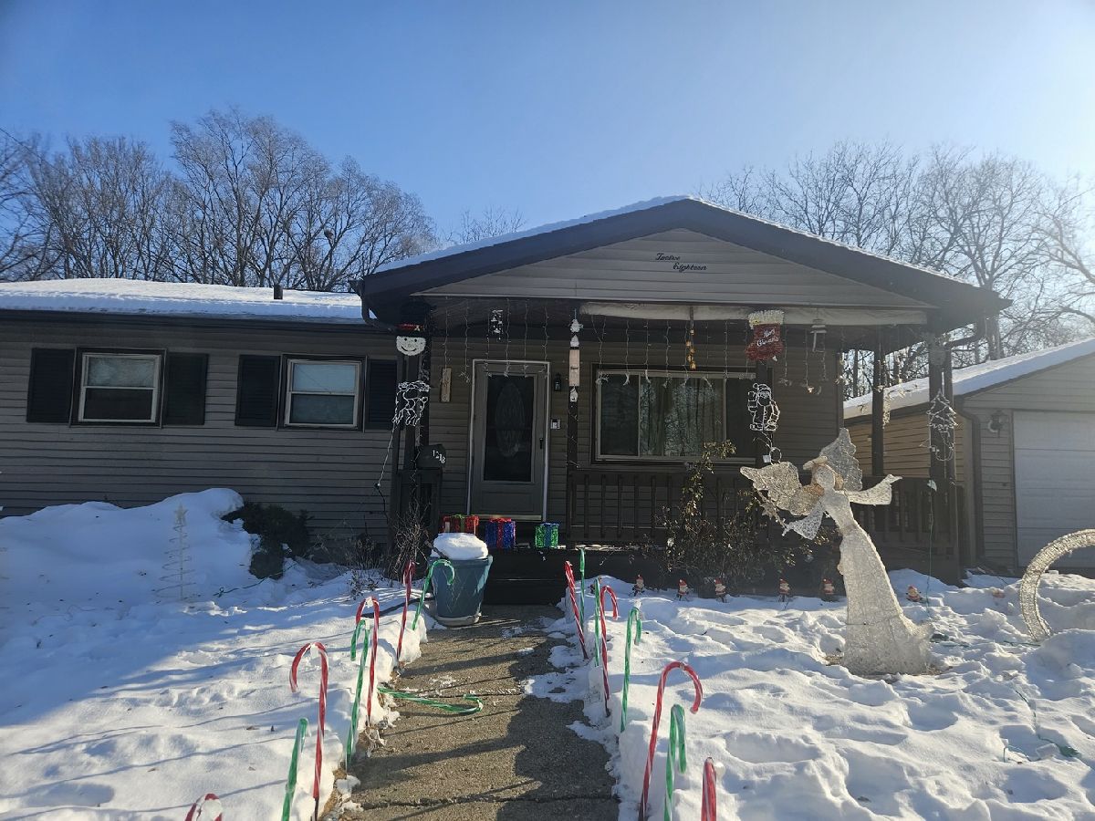  For Sale Dekalb Illinois, 1218 Vienna Boulevard