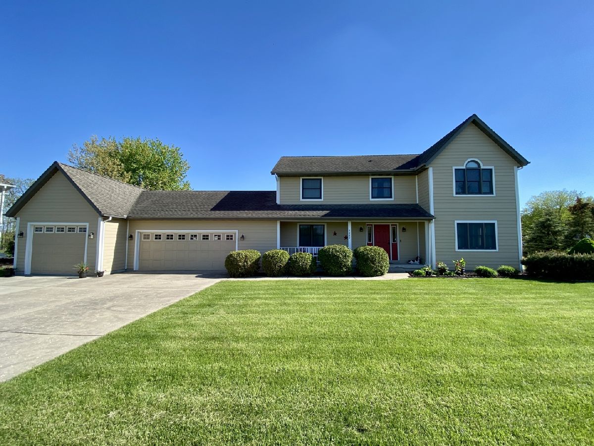  For Sale Seneca Illinois, 1221 Fox Run Drive