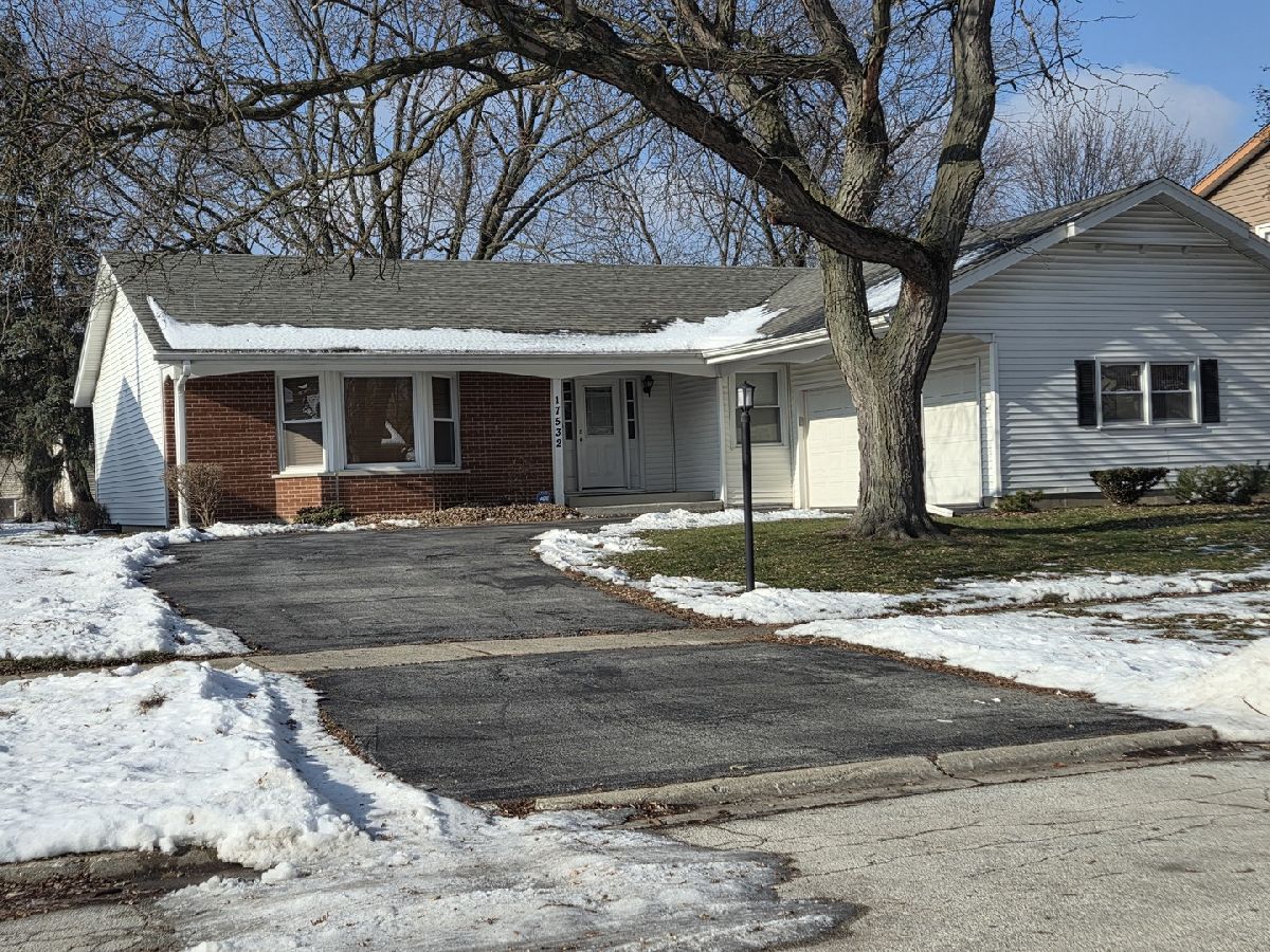  For Sale Country Club Hills Illinois, 17532 Mulberry Street