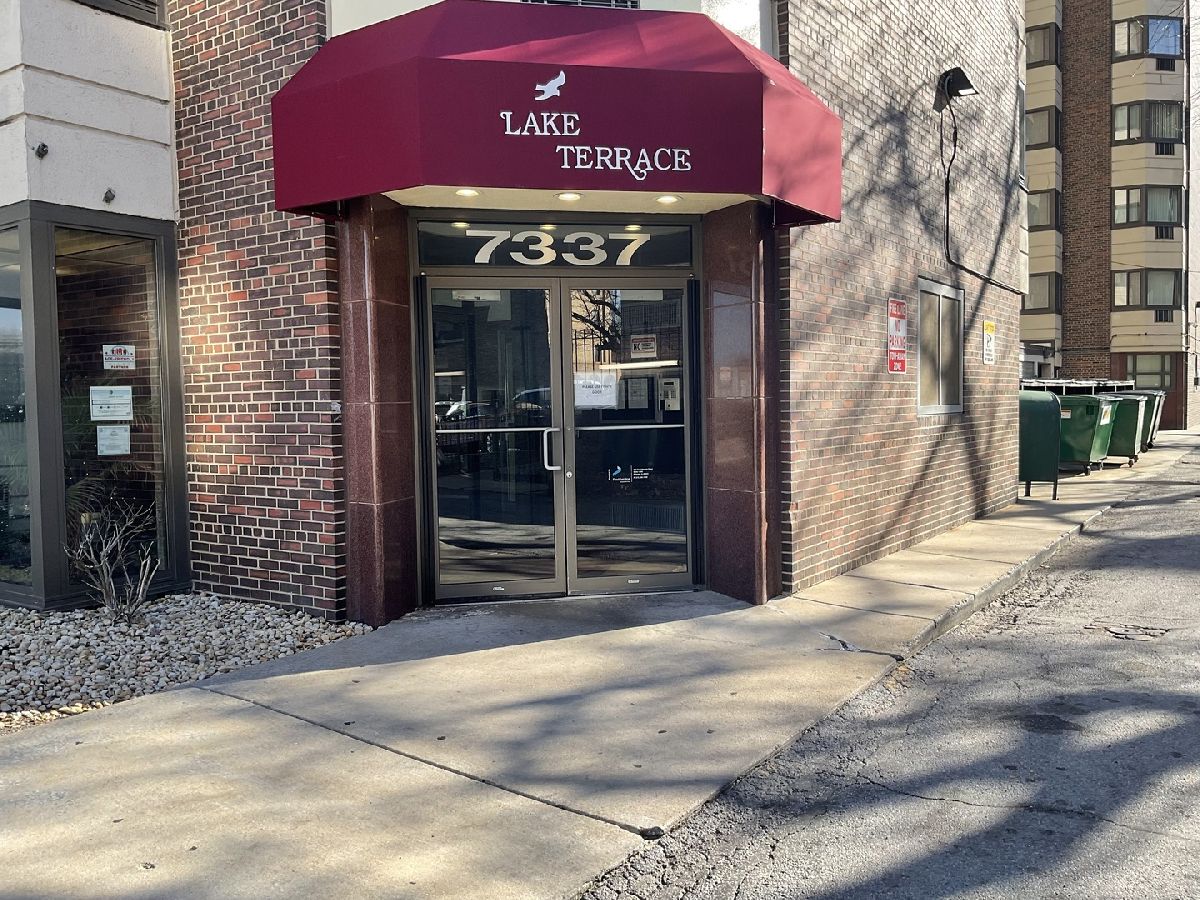  Rented Chicago Illinois, 7337 South Shore