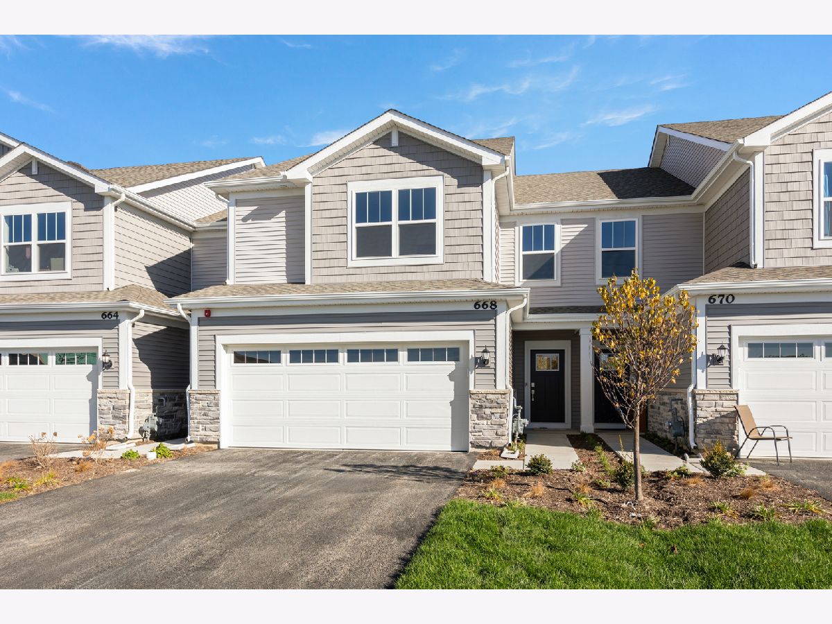  For Rent Crystal Lake Illinois, 668 Cassia