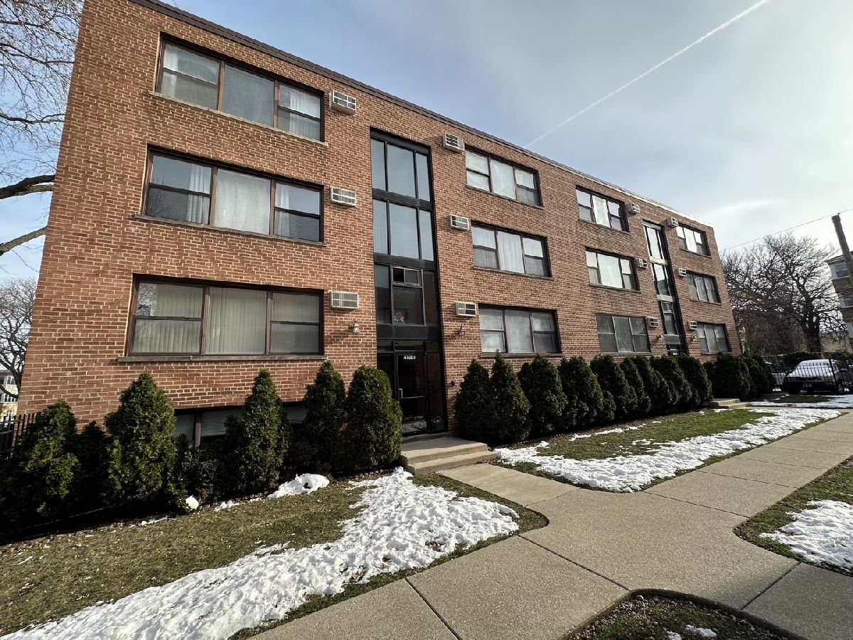  For Sale Chicago Illinois, 2907 Summerdale Avenue