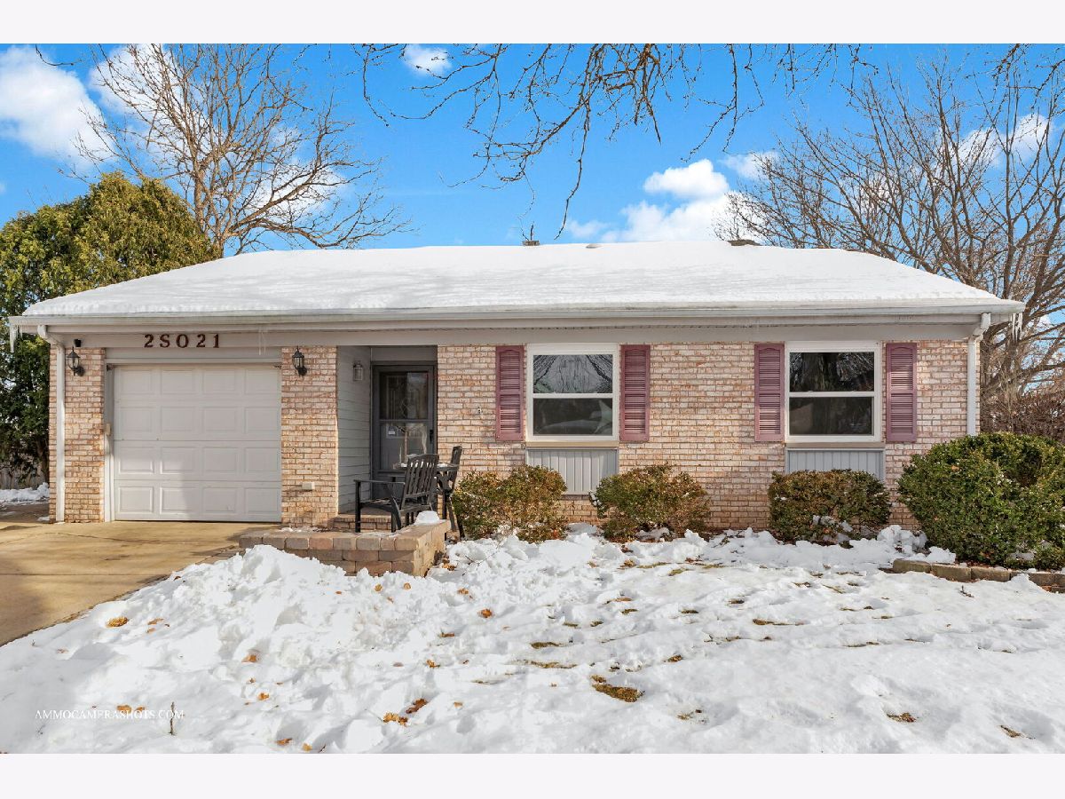 Homes & Condos & Townhomes For Sale Summerlakes Warrenville Illinois, 2S021 Lexington Court