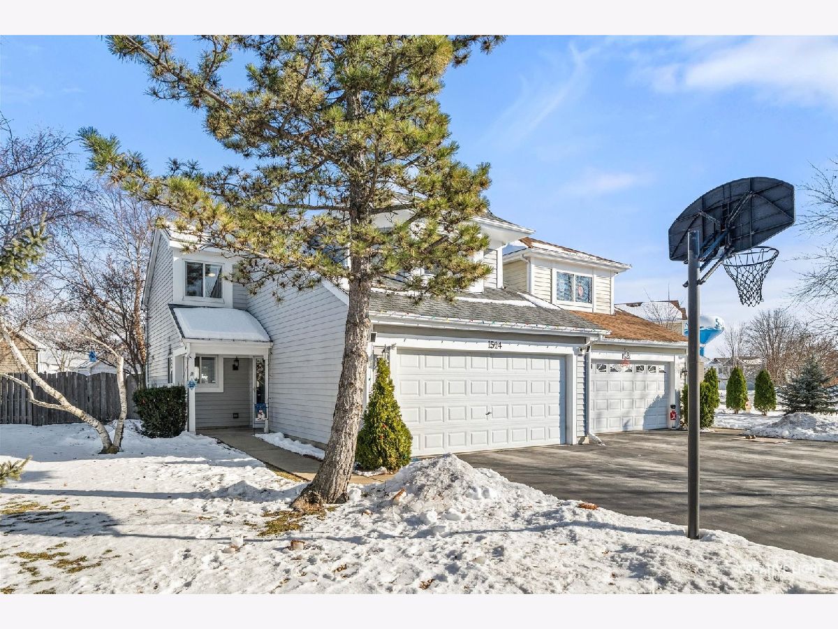  For Sale South Elgin Illinois, 1524 Pembroke Drive