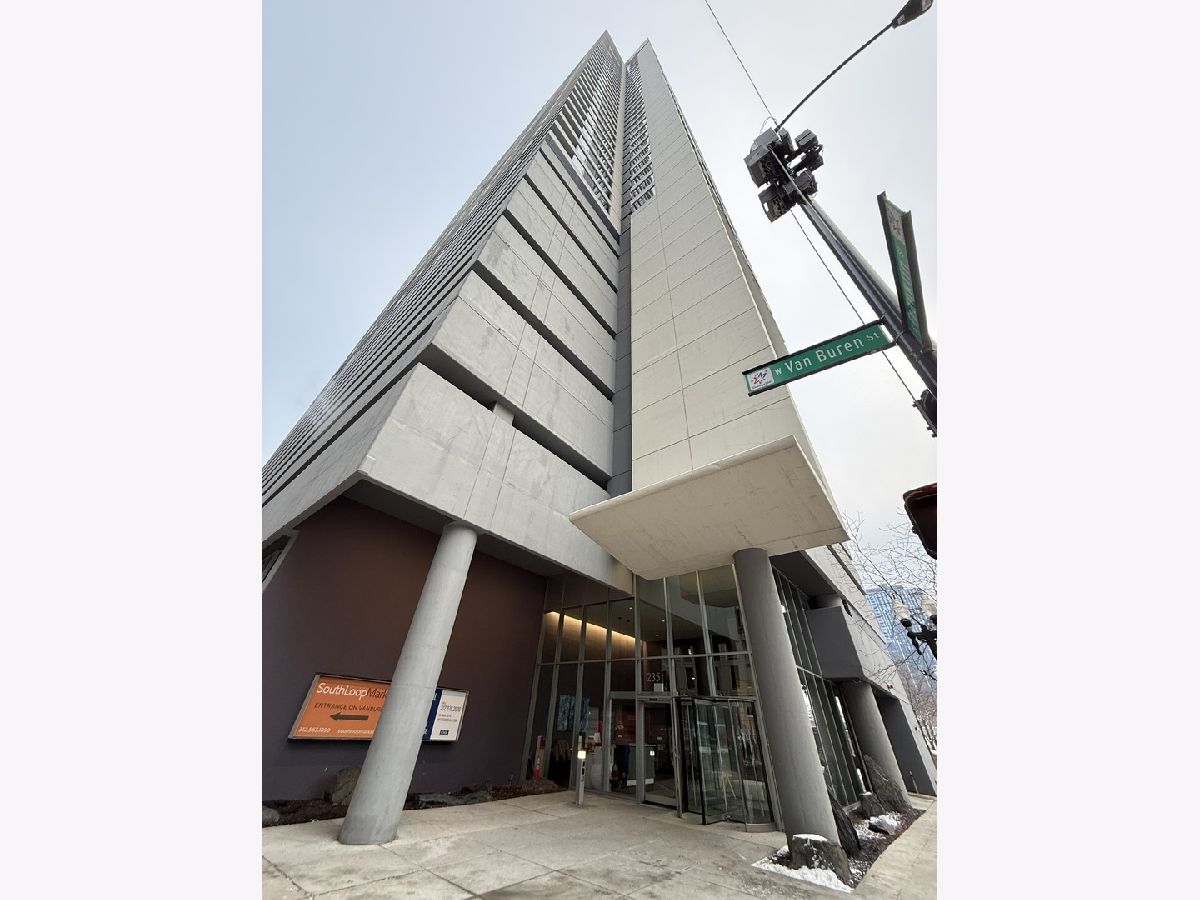  Rented Chicago Illinois, 235 Van Buren