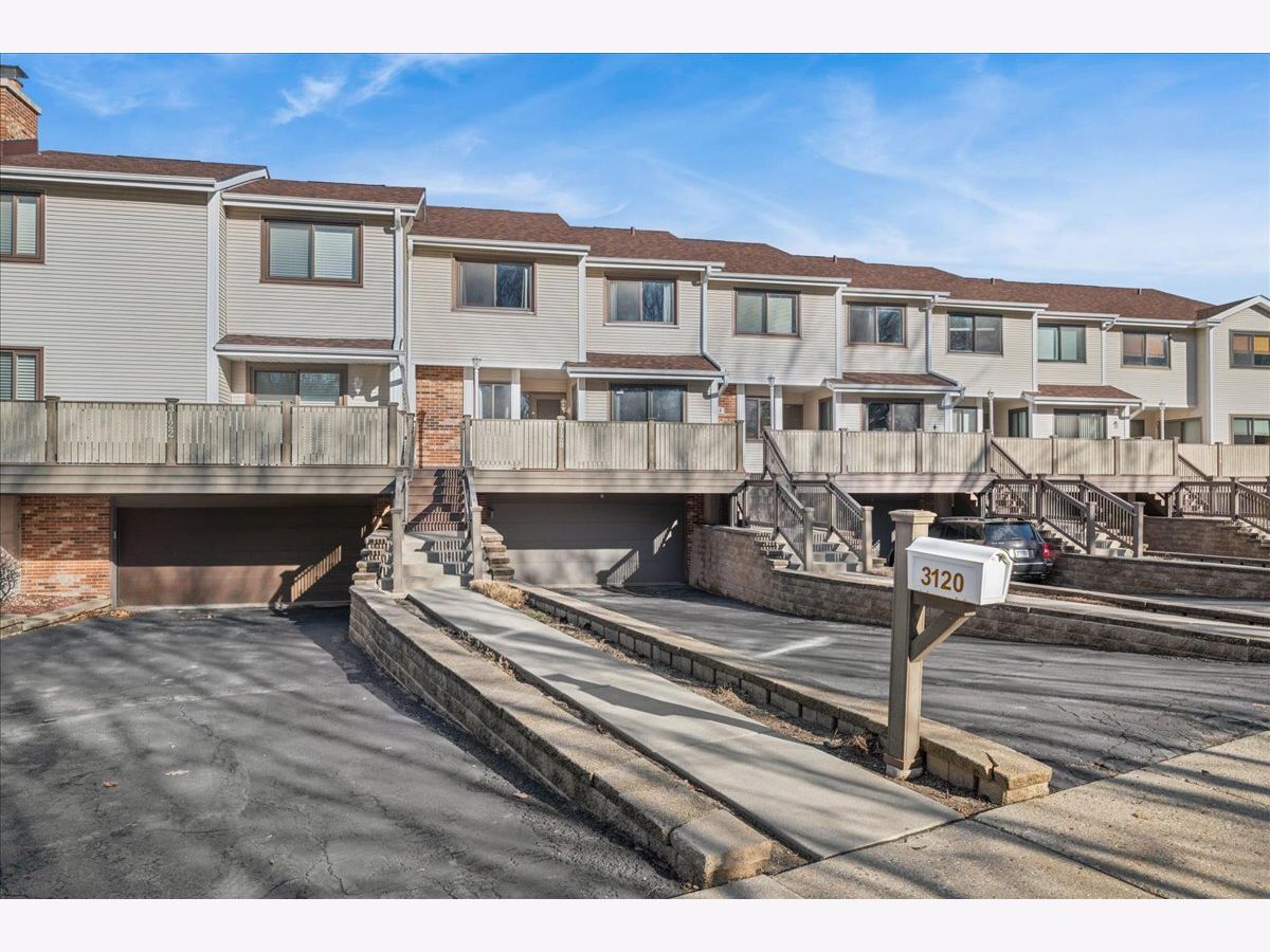 Condos & Townhomes Sold Pheasant Creek Northbrook Illinois, 3120 Antelope Springs